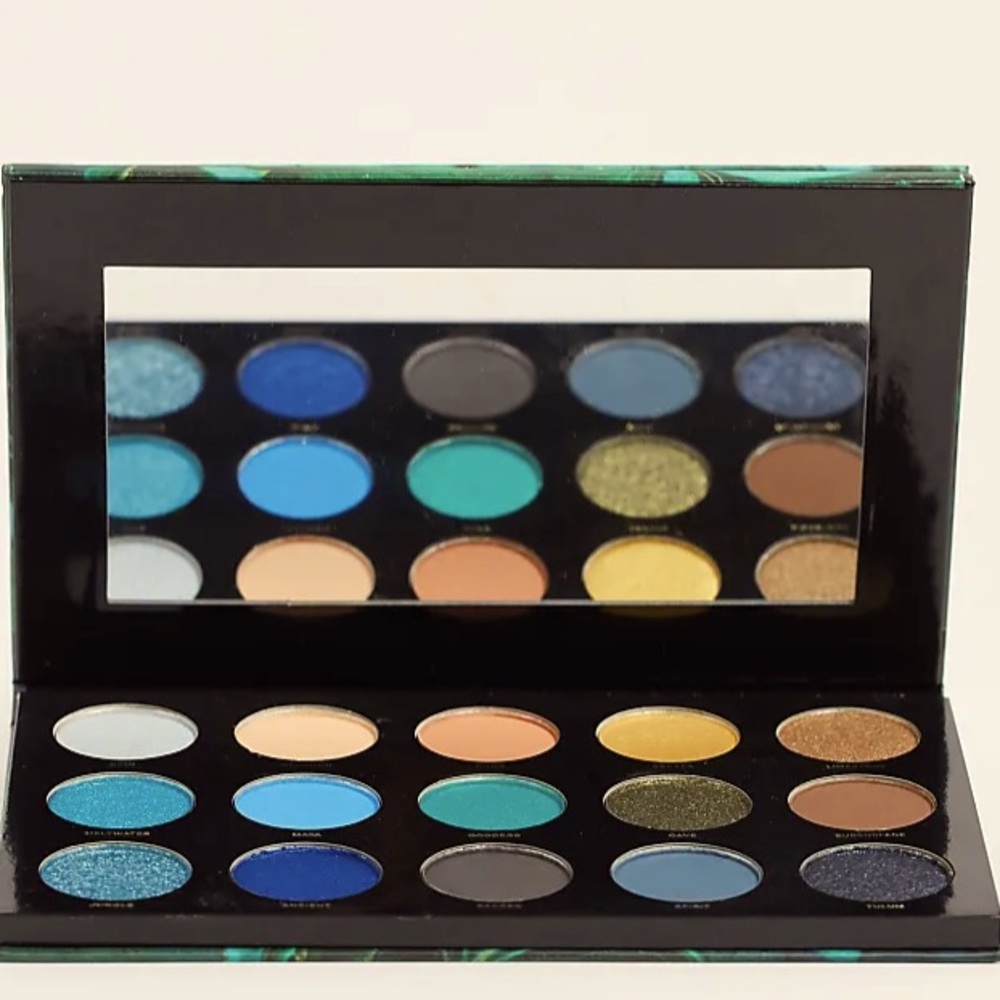 Eyeshadow palette + free sample